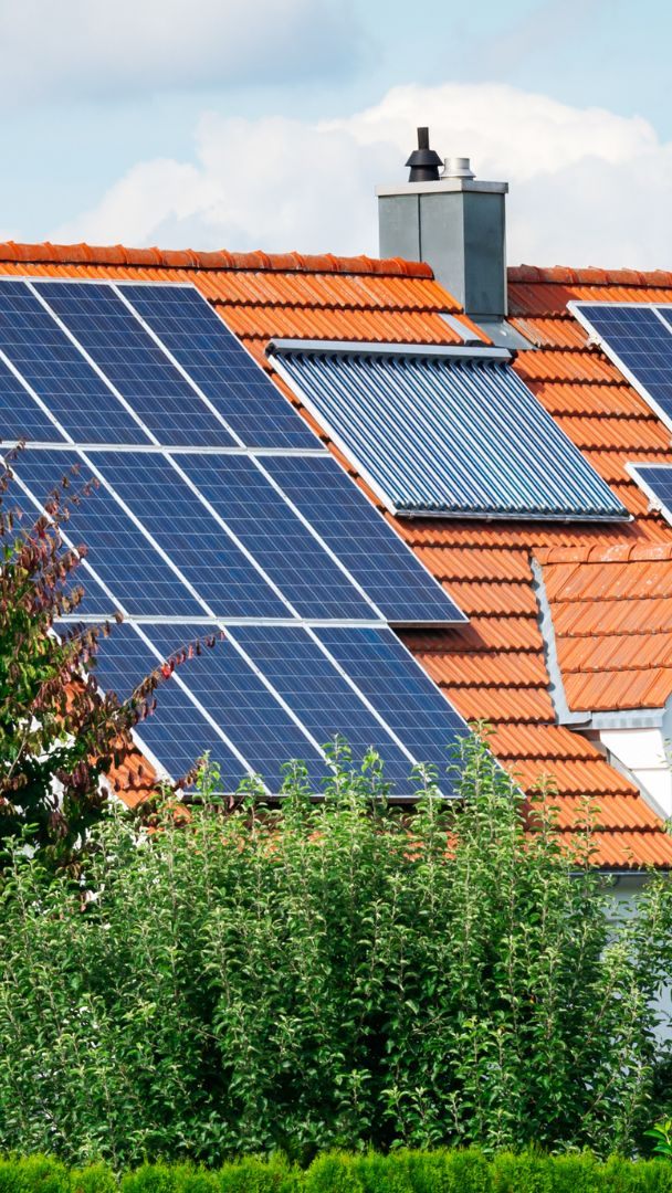 Selbsterzeugten Strom ins Netz einspeisen rentiert sich immer weniger.