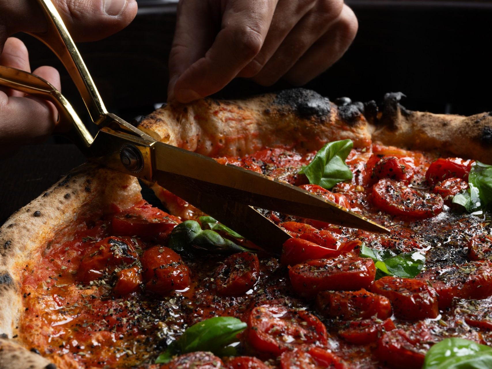 Das ist sie, die "Nero di Marinara" - die beste Pizza Europas, erhältlich in der Via Toledo Enopizzeria in Wien-Josefstadt.