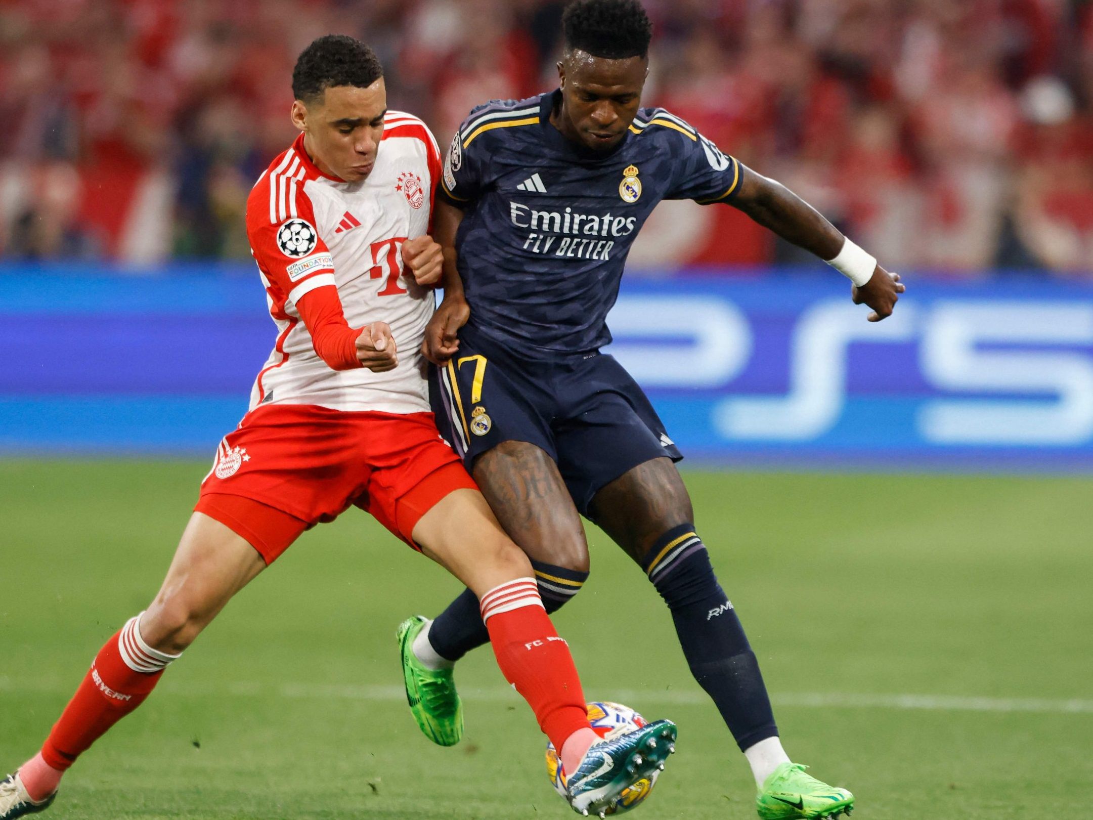 Bayern und Real sagen ein Spiel auf Augenhöhe voraus - trotzdem ist Madrid leichter Favorit auf den Finaleinzug. Bayern und Real sagen ein Spiel auf Augenhöhe voraus - trotzdem ist Madrid leichter Favorit auf den Finaleinzug.