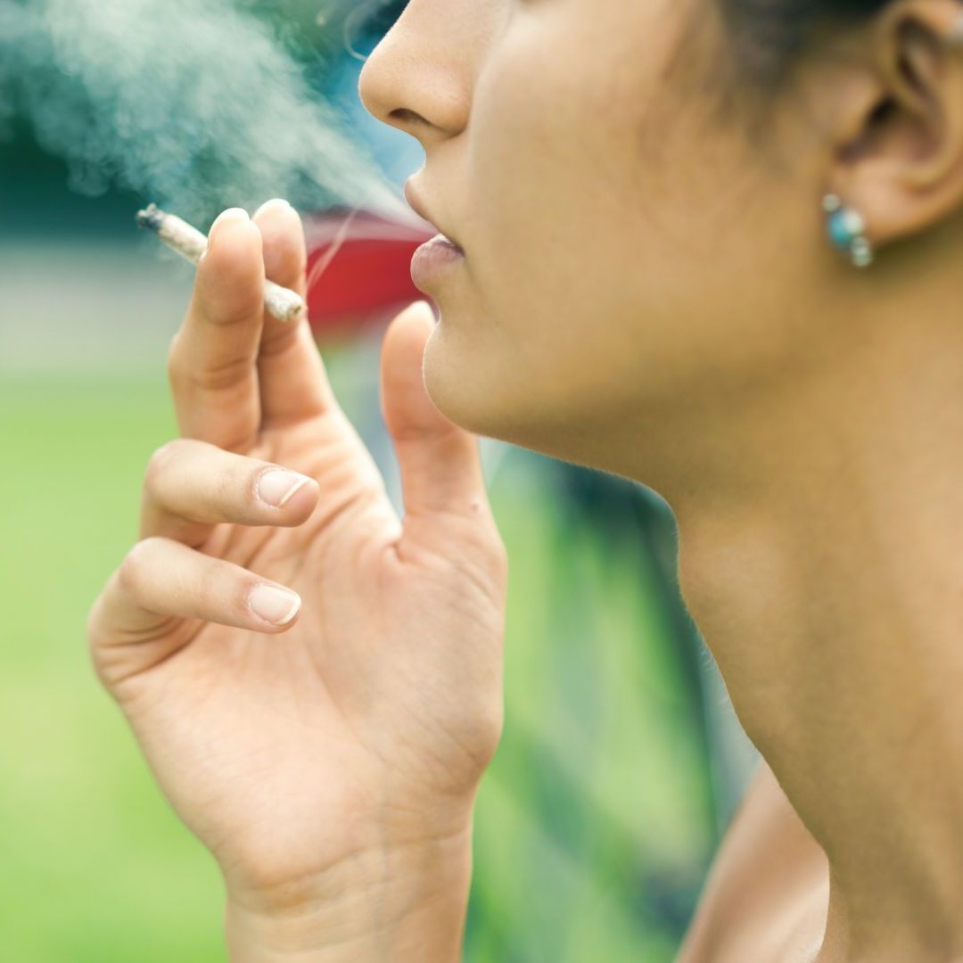 Jugendliche können sich beim Konsum von Cannabis massiv schaden.