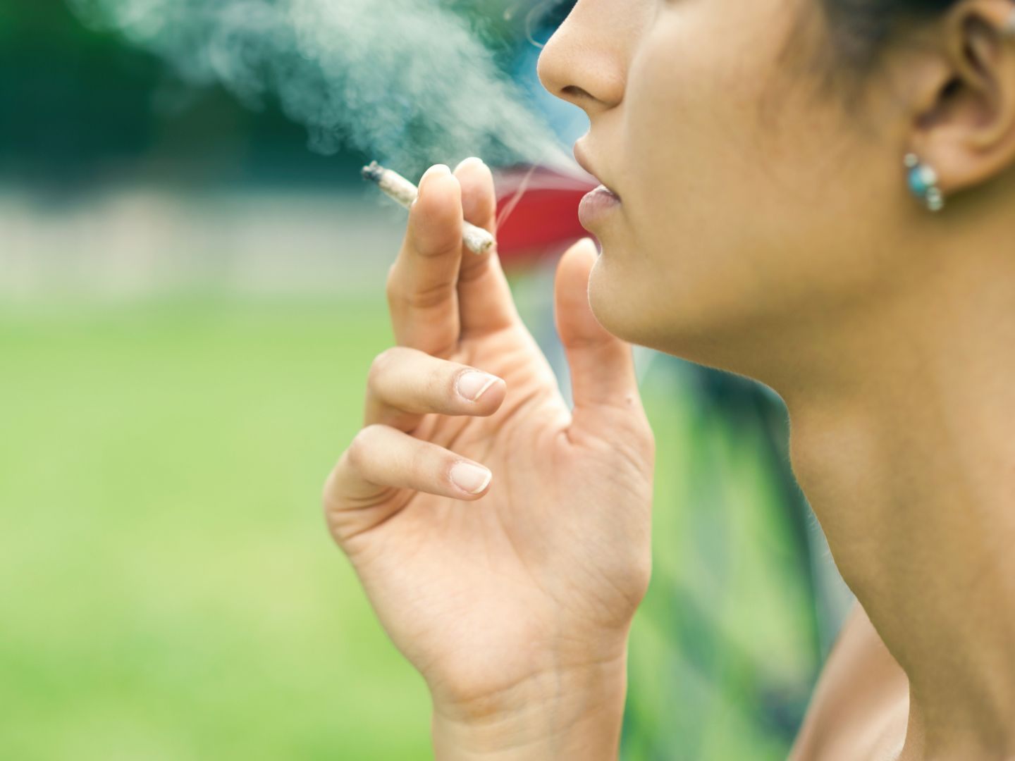 Jugendliche können sich beim Konsum von Cannabis massiv schaden.