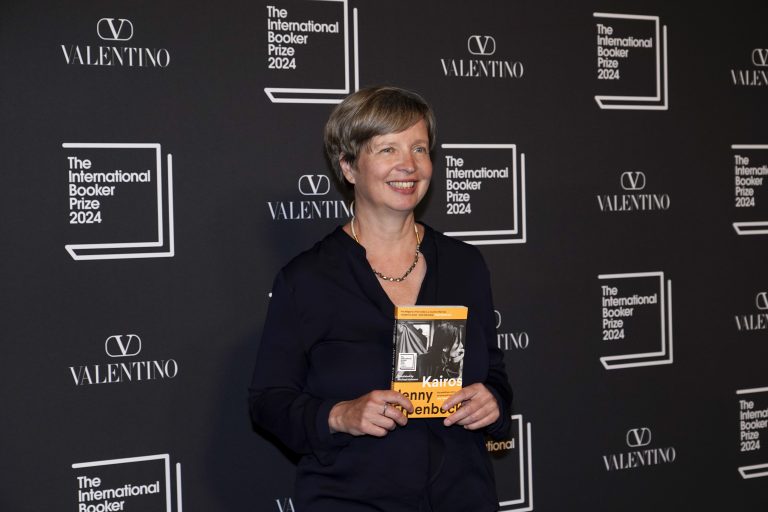Jenny Erpenbeck, Autorin von 'Kairos', posiert vor der Verleihung des International Booker Prize am Dienstag, den 21. Mai 2024, in London. 
