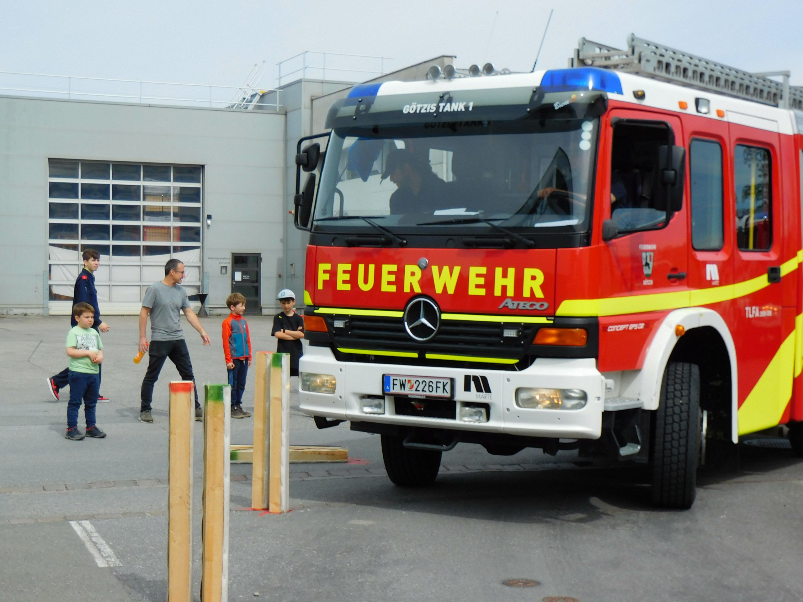 Die Einsatzfahrer mussten an den verschiedenen Stationen ihr ganzes Geschick beweisen Die Einsatzfahrer mussten an den verschiedenen Stationen ihr ganzes Geschick beweisen