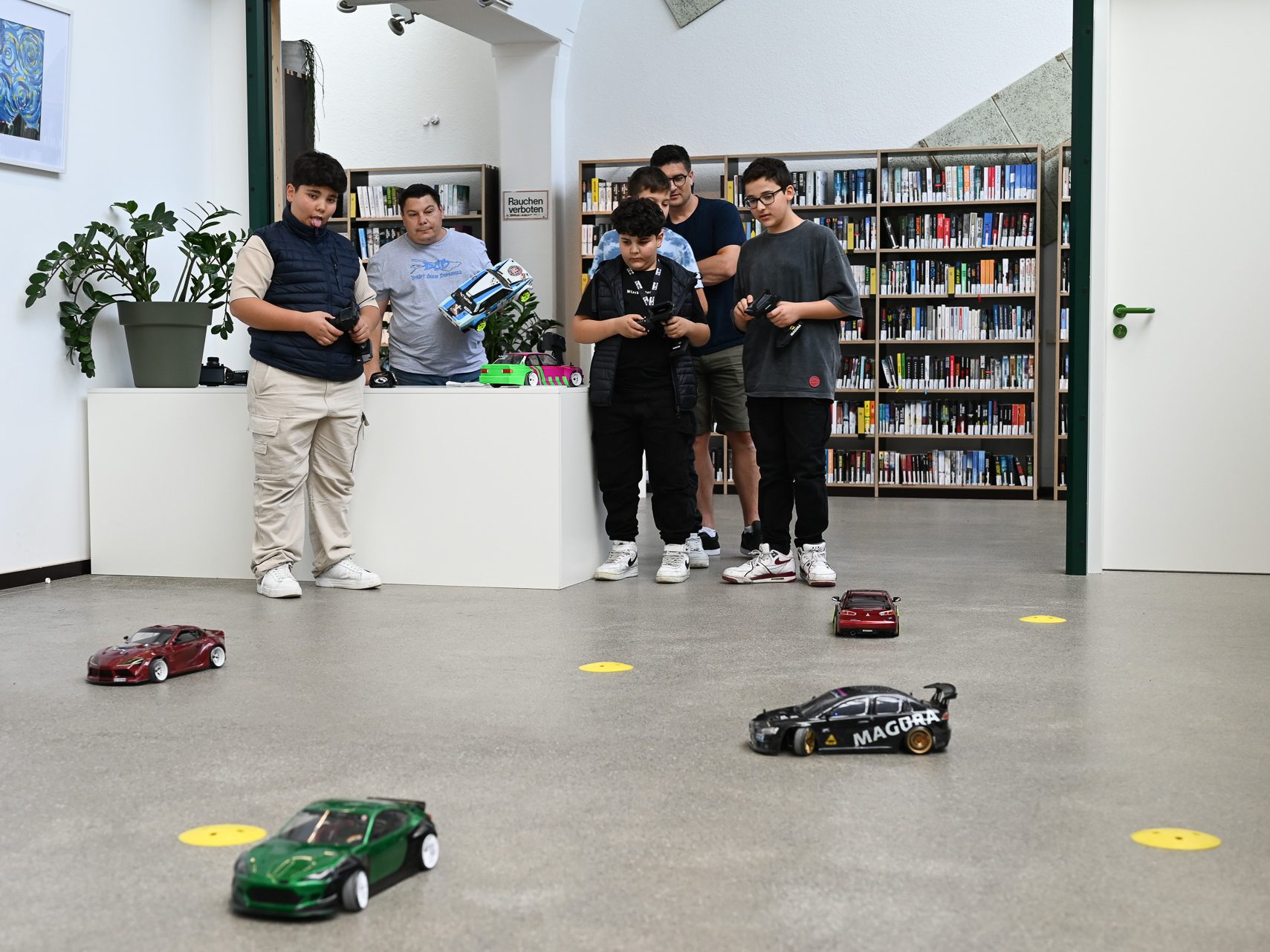 Das dô wurde am Samstagnachmittag zur Fahrstecke für die Miniatur Drift Cars.