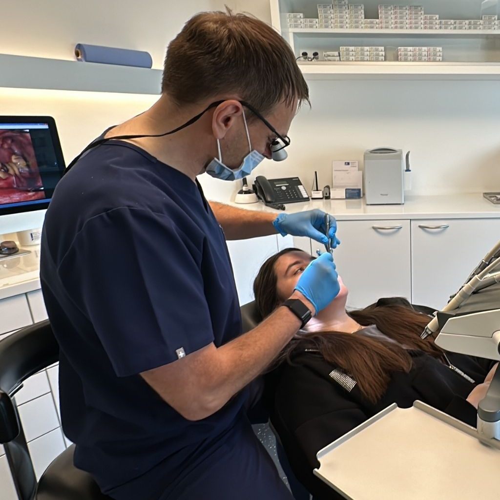 Wie geht Zahnarzt Dr. Dr. Kapeller mit Angstpatienten um?