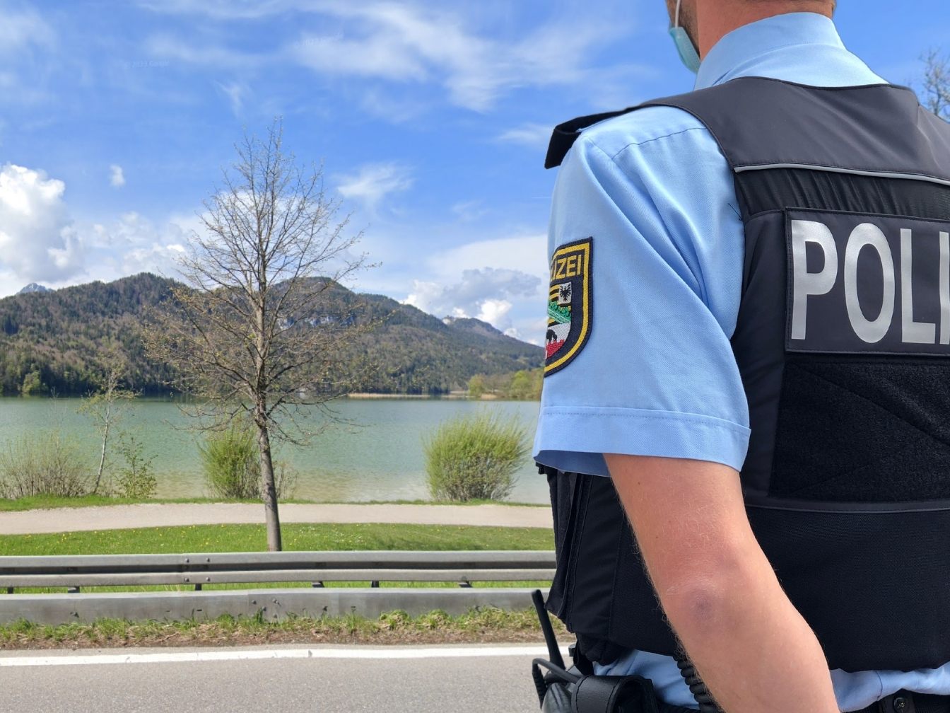 Fund von abgestürztem Kinderwagen und kopflosem Kadaver (Symbolbild) Fund von abgestürztem Kinderwagen und kopflosem Kadaver (Symbolbild)