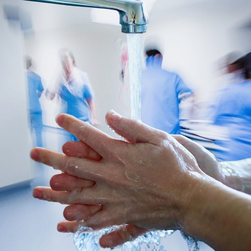 Jedes Jahr sterben in Österreich 4.500 bis 5.000 Menschen an Krankenhauskeimen, darauf macht die Semmelweis Foundation im Vorfeld des Welttags der Händehygiene am Sonntag aufmerksam.