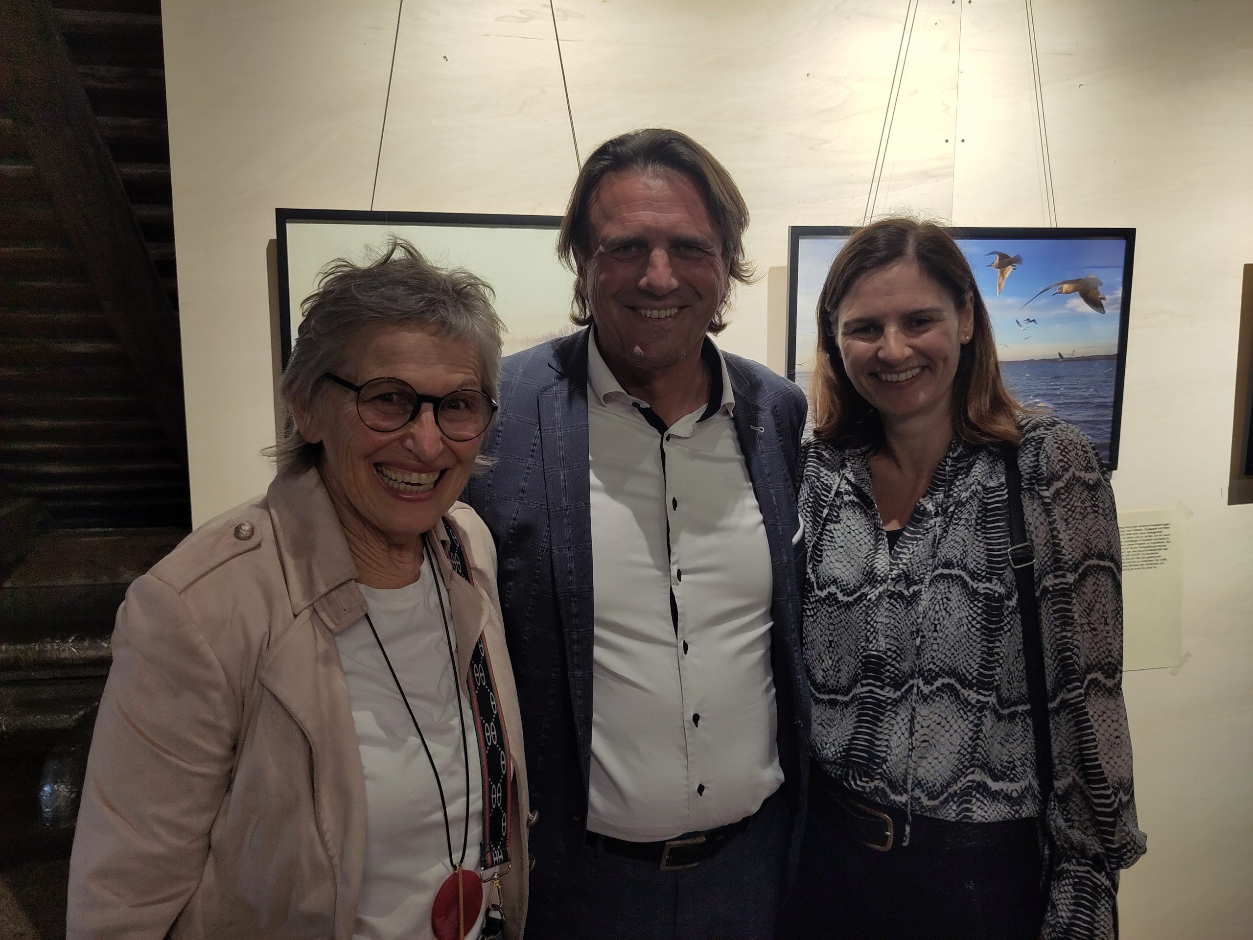 Erna Gächter (l.) mit Bürgermeister Gerd Hölzl und Gattin Angelika hatten einen richtigen Spaß. Erna Gächter (l.) mit Bürgermeister Gerd Hölzl und Gattin Angelika hatten einen richtigen Spaß.