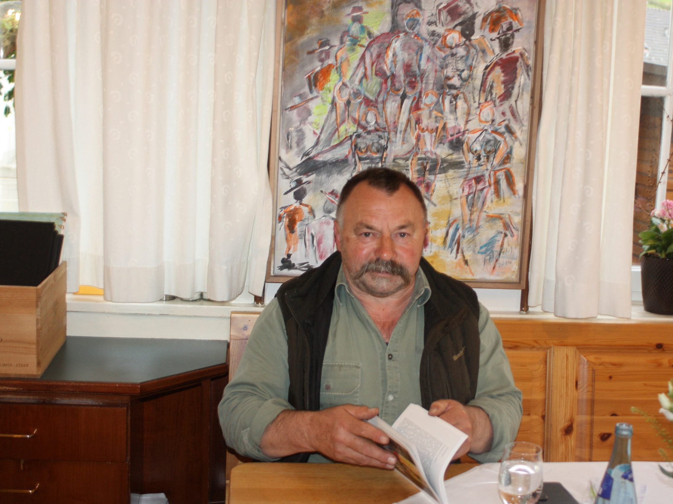 Allroundler Adam Keckeis präsentiert sein erstes Buch. Allroundler Adam Keckeis präsentiert sein erstes Buch.