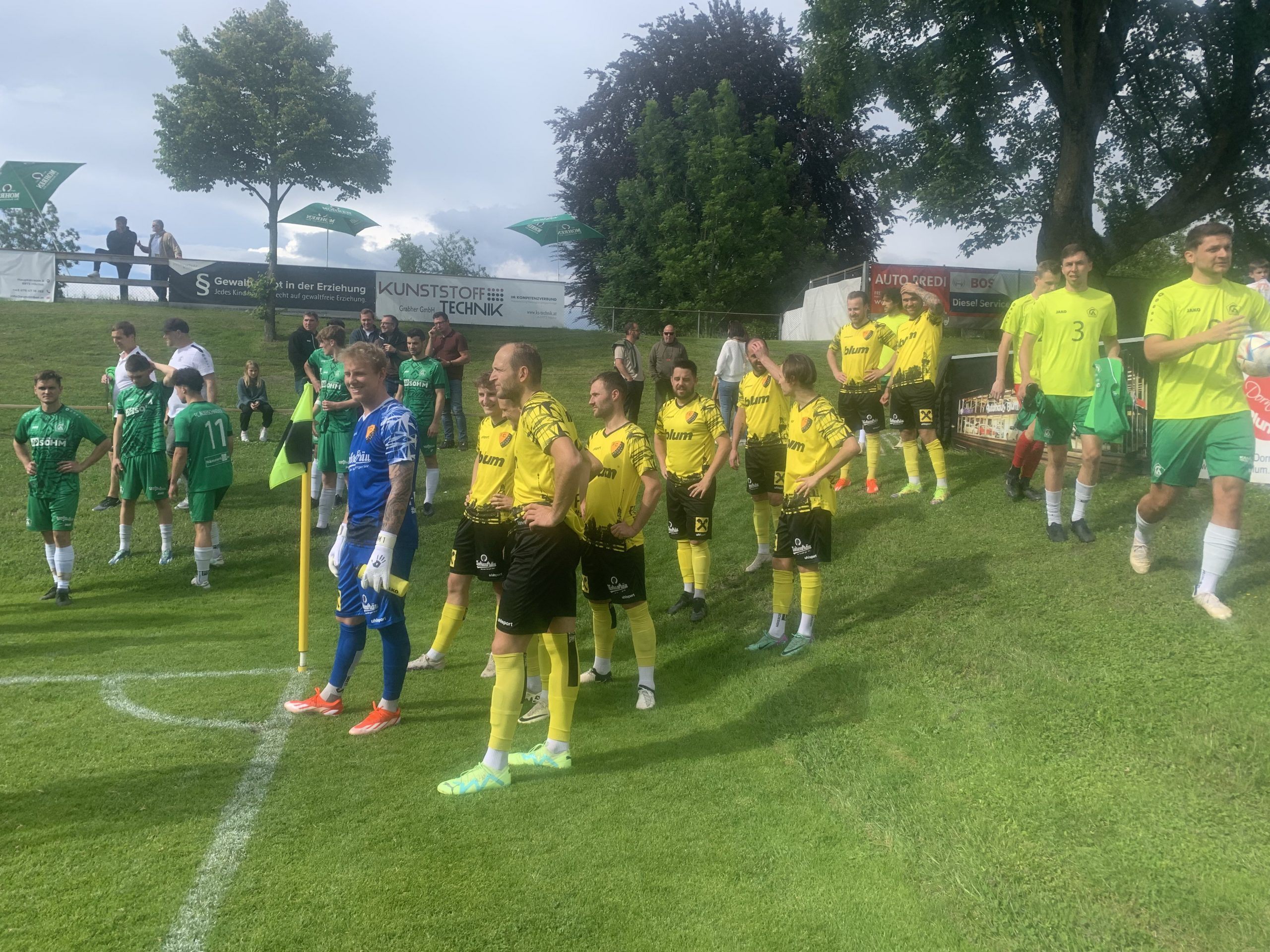 Mit einem Heimsieg hat der FC Höchst ein Lebenszeichen im Abstiegskampf gesendet. Mit einem Heimsieg hat der FC Höchst ein Lebenszeichen im Abstiegskampf gesendet.