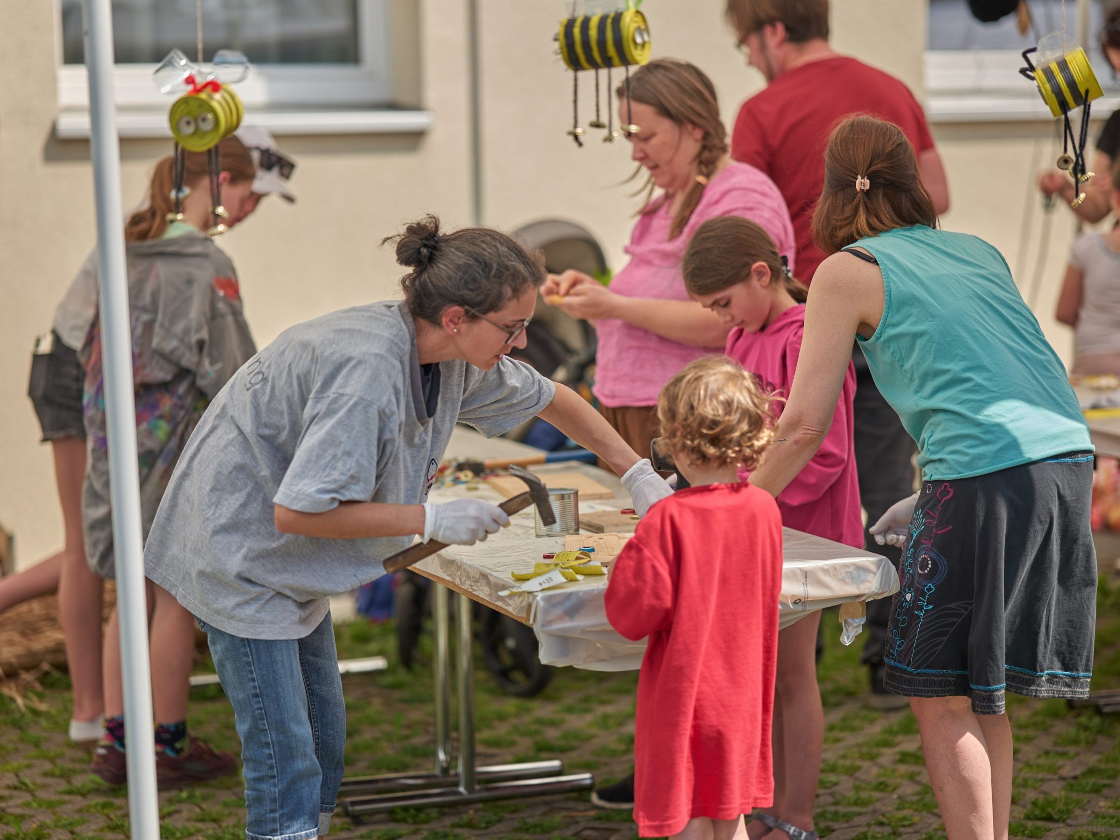 Auch heuer hat sich die Pfarre St. Leopold im Hatlerdorf beim Pfingstfeuer ein buntes Programm für Familien überlegt. Auch heuer hat sich die Pfarre St. Leopold im Hatlerdorf beim Pfingstfeuer ein buntes Programm für Familien überlegt.