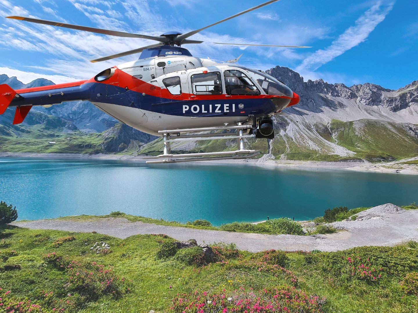 Drei deutsche Wanderer wurden am Lünersee "gerettet". Drei deutsche Wanderer wurden am Lünersee "gerettet".