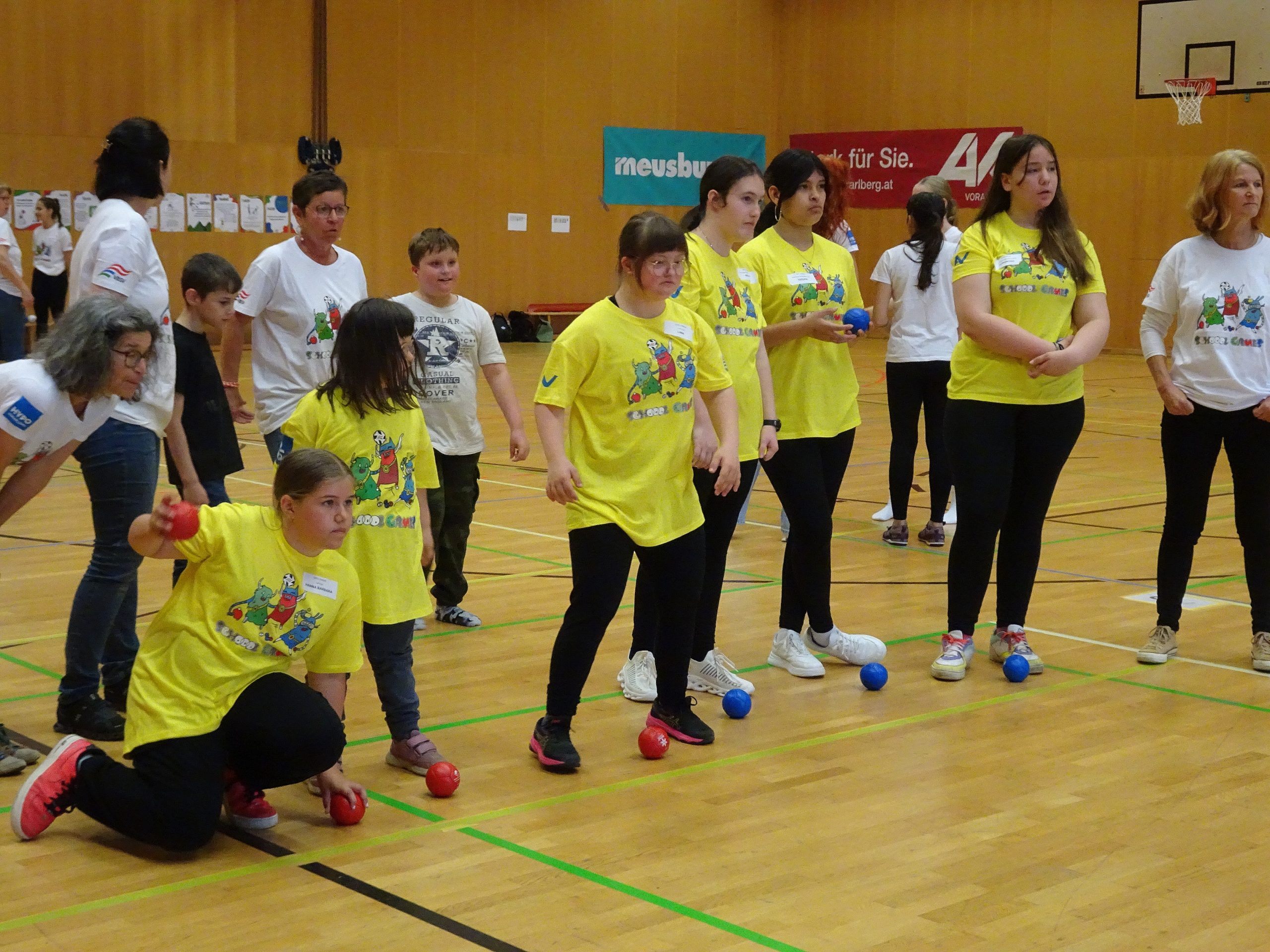 Die Kinder und Jugendlichen konnten bei den School Games verschiedene Sportarten ausprobieren und hatten eine Menge Spaß. Die Kinder und Jugendlichen konnten bei den School Games verschiedene Sportarten ausprobieren und hatten eine Menge Spaß.
