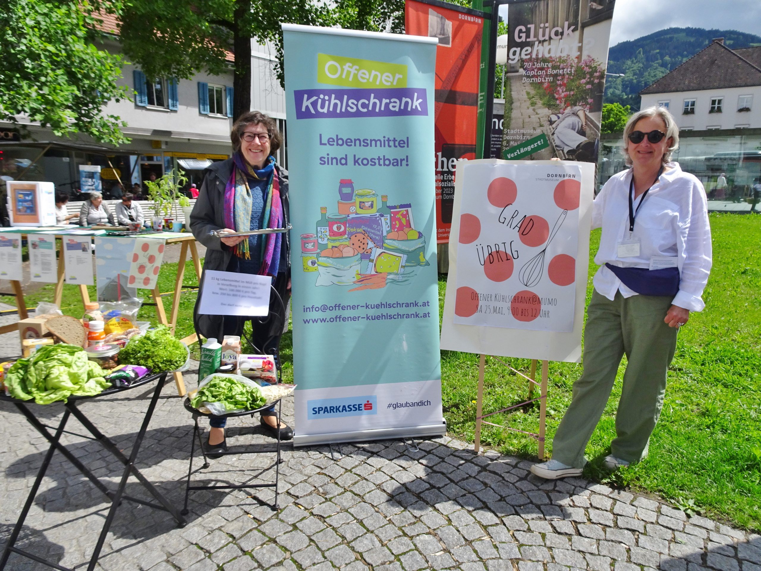 "Grad übrig" hieß die Aktion die die das Projekt Offener Kühlschrank (i.B. Ingrid Benedikt) und das Stadtmuseum Dornbirn (i.B. Barbara Motter) anlässlich des Tages der Lebensmittelrettung durchführten. "Grad übrig" hieß die Aktion die die das Projekt Offener Kühlschrank (i.B. Ingrid Benedikt) und das Stadtmuseum Dornbirn (i.B. Barbara Motter) anlässlich des Tages der Lebensmittelrettung durchführten.