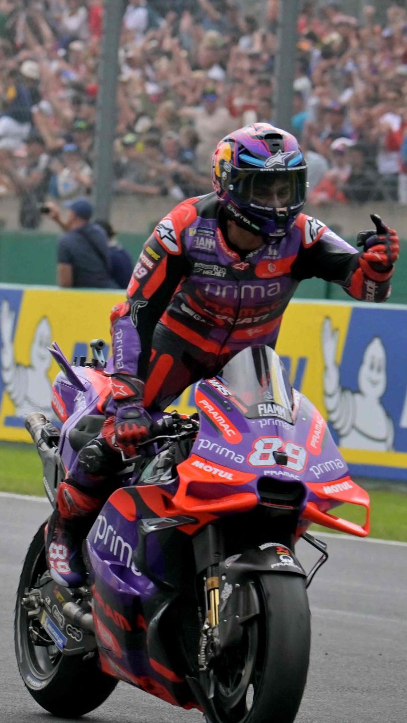 Jorge Martin jubelt über seinen MotoGP-Sieg in Le Mans.