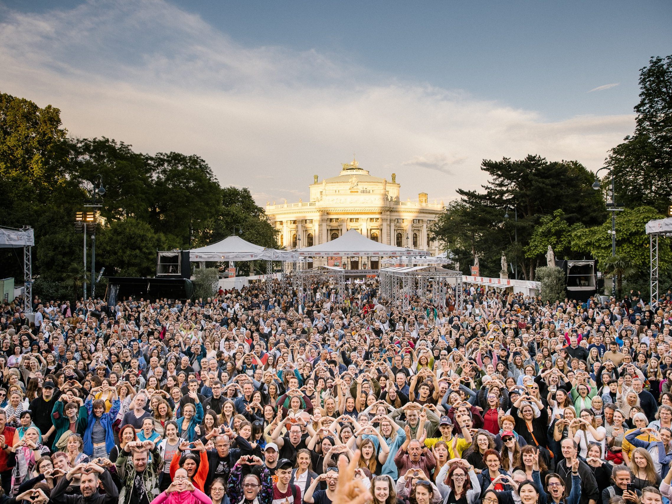 Gelungene Premiere des "Wienliebe-Festivals" trotz wechselhaften Wetters. Gelungene Premiere des "Wienliebe-Festivals" trotz wechselhaften Wetters.