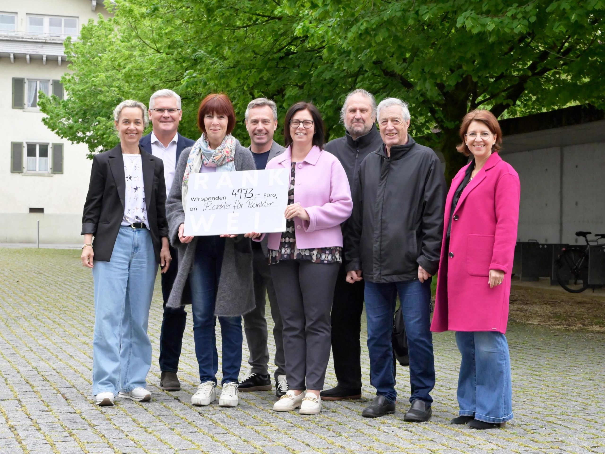 : V.l.: Gemeinderätin Karin Reith, Nägele-Geschäftsführer Klaus Baldauf, Brigitte Bouchohioua (Reparaturcafé), FIRMAMENT-Geschäftsführer Ernst Seidl, Bürgermeisterin Katharina Wöß-Krall sowie Lothar Breuß und Peter Fischer vom Reparaturcafé mit Juliane-Nigg Unterthiner vom Bürgerservice Rankweil. : V.l.: Gemeinderätin Karin Reith, Nägele-Geschäftsführer Klaus Baldauf, Brigitte Bouchohioua (Reparaturcafé), FIRMAMENT-Geschäftsführer Ernst Seidl, Bürgermeisterin Katharina Wöß-Krall sowie Lothar Breuß und Peter Fischer vom Reparaturcafé mit Juliane-Nigg Unterthiner vom Bürgerservice Rankweil.