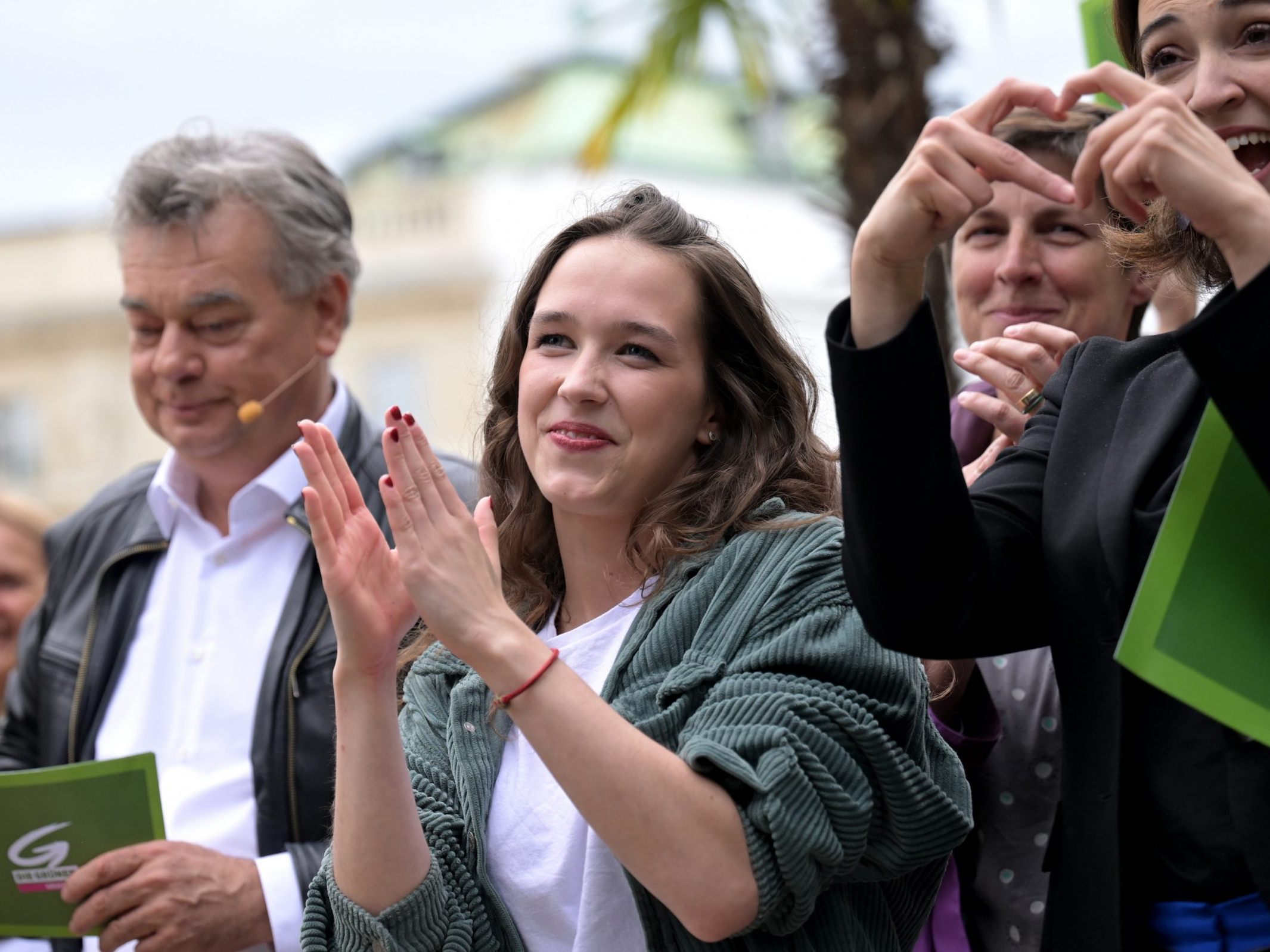 Der Grüne Klub steht weiter hinter Lena Schilling (im Bild beim EU-Wahlkampfauftakt der Grünen zur am 7. Mai) Der Grüne Klub steht weiter hinter Lena Schilling (im Bild beim EU-Wahlkampfauftakt der Grünen zur am 7. Mai)