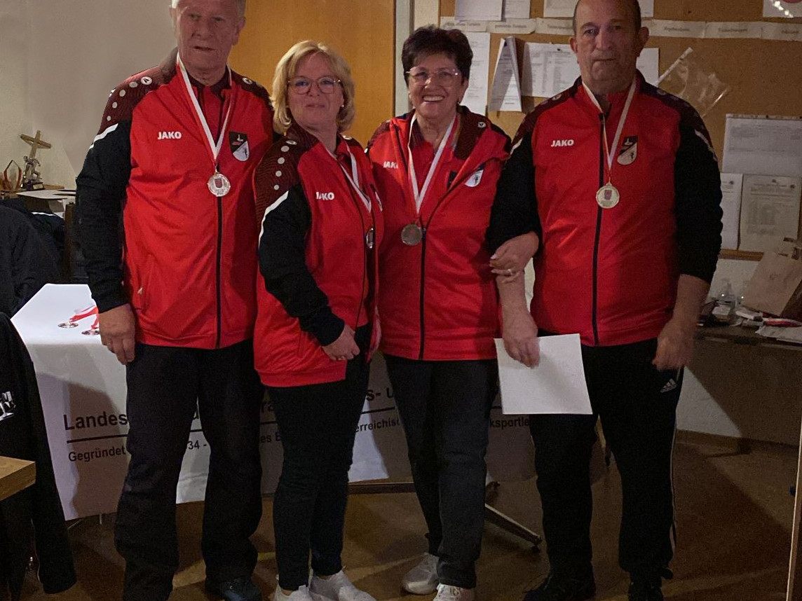 (Bludenzer Stockschützen: Arnold Voltolini, Inge Voltolini, Beate Mathä, Jürgen Juriatti)