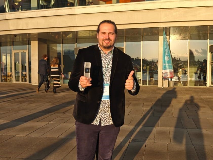 Dominic Depaoli, CTO Russmedia Digital, nahm die Auszeichnung in Kopenhagen entgegen.