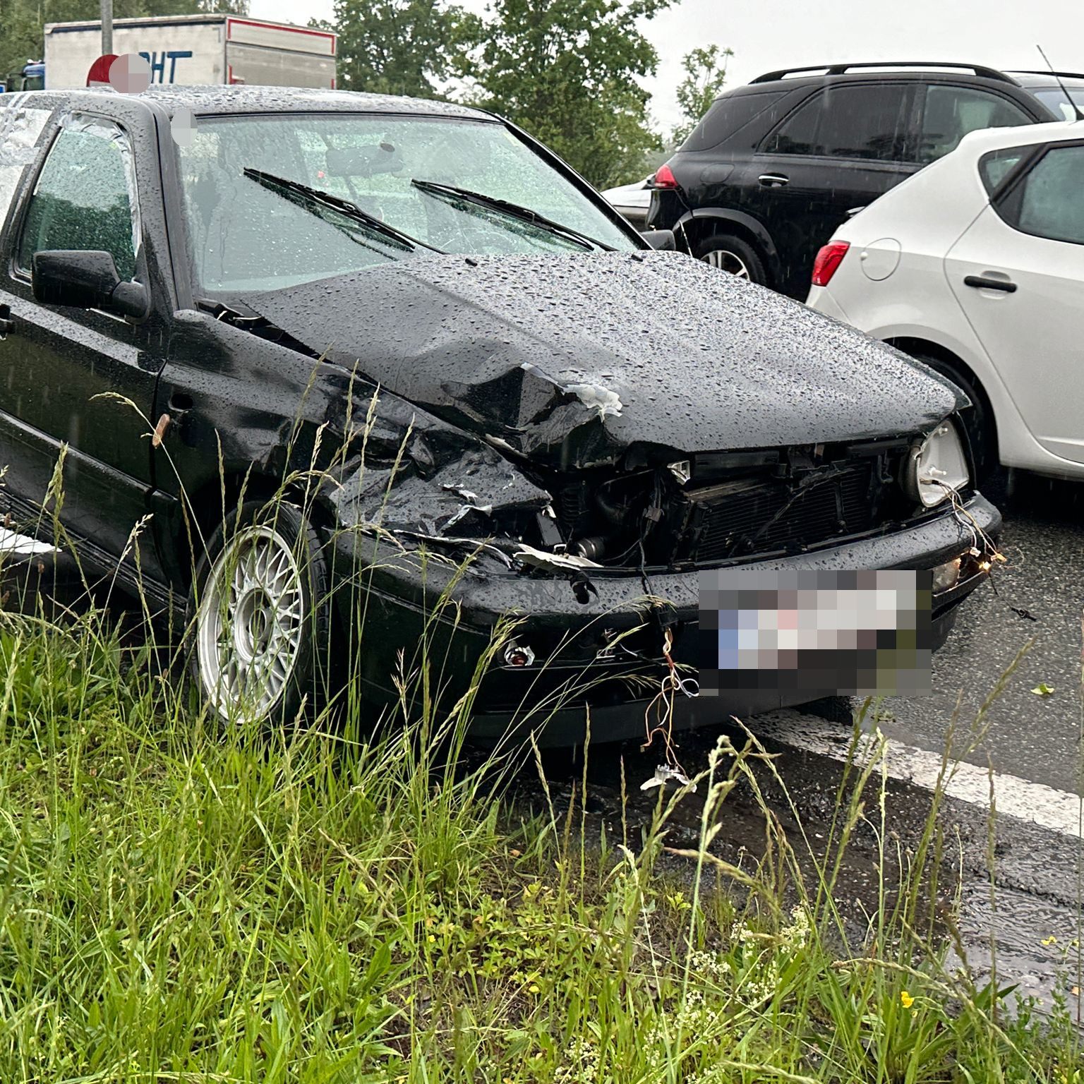 Zwei Fahrzeuge waren bei dem Unfall beteiligt.