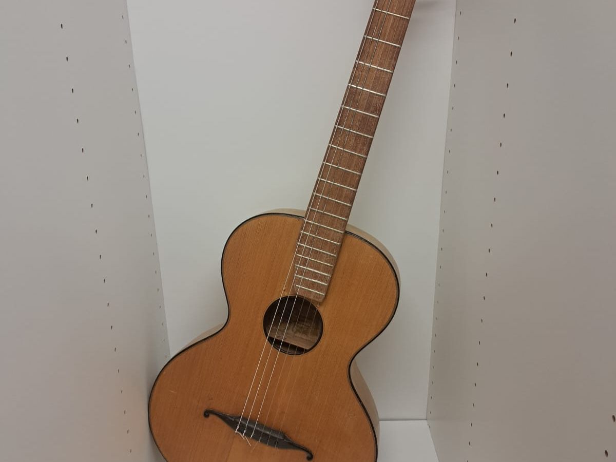 Eine Gitarre mit Geschichte