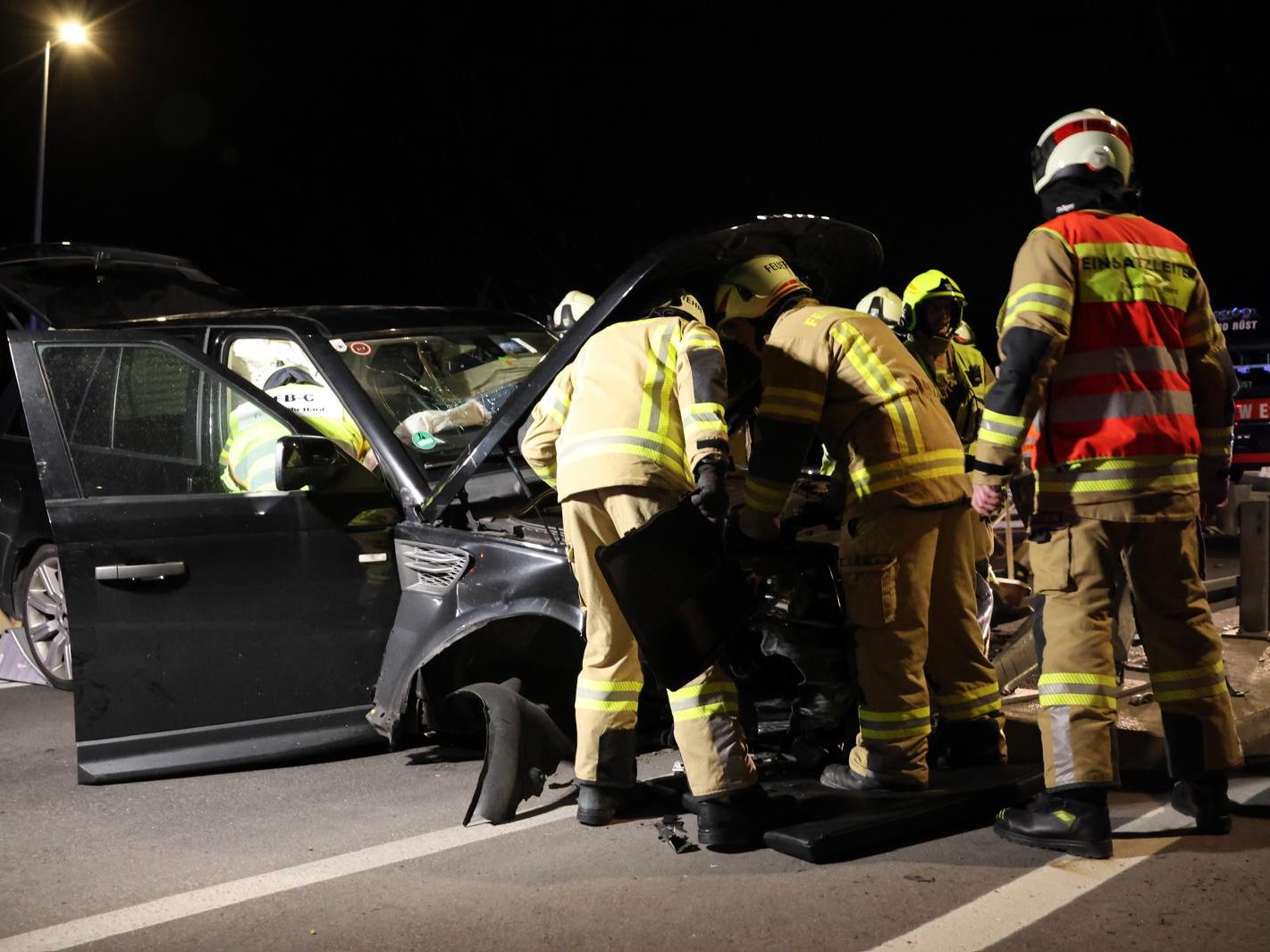 Am Donnerstagabend kam es auf der Harder Rheinbrücke zu einem Unfall. Am Donnerstagabend kam es auf der Harder Rheinbrücke zu einem Unfall.