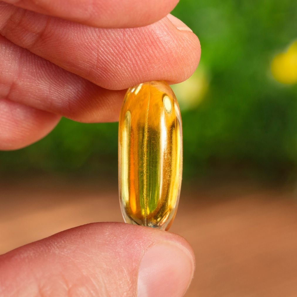 Obwohl Fischöl Menschen mit Herzproblemen helfen kann, sollten gesunde Personen es besser meiden.