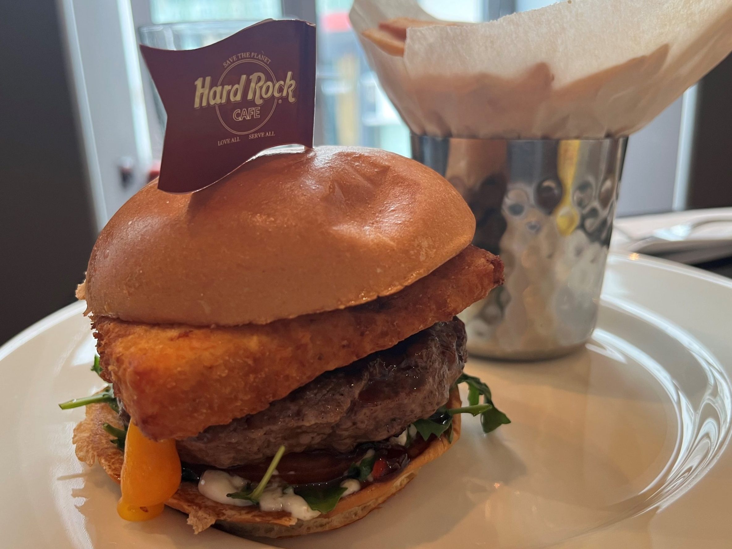 Das ist er - der "Easy Cheesy Burger" im Hard Rock Cafe in Wien.