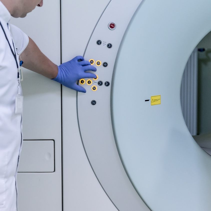 Die MRT-Geräte in Krankenhäuser seien nicht ausgelastet, sagt ÖGK-Generaldirektor Wurzer.