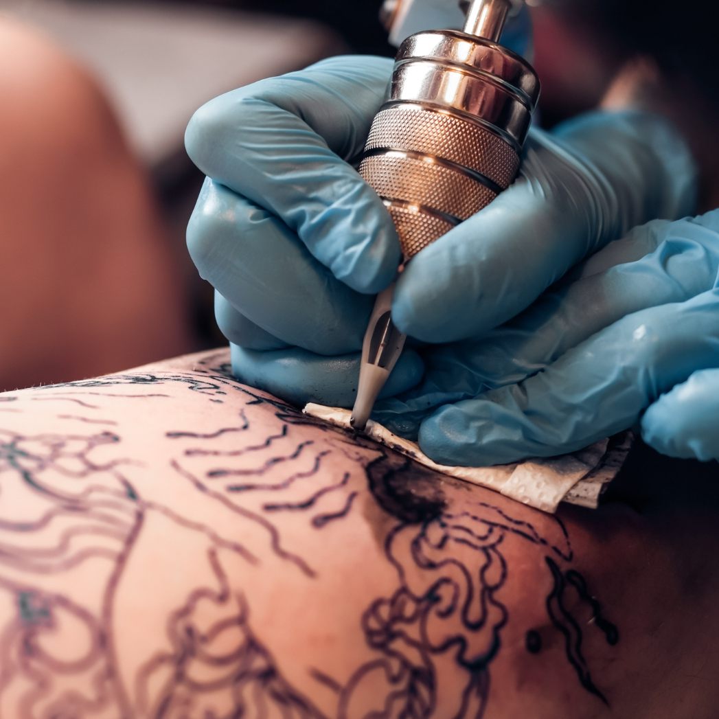 Die Forschungsgruppe hat den Zusammenhang zwischen Tätowierungen und Lymphdrüsenkrebs untersucht.