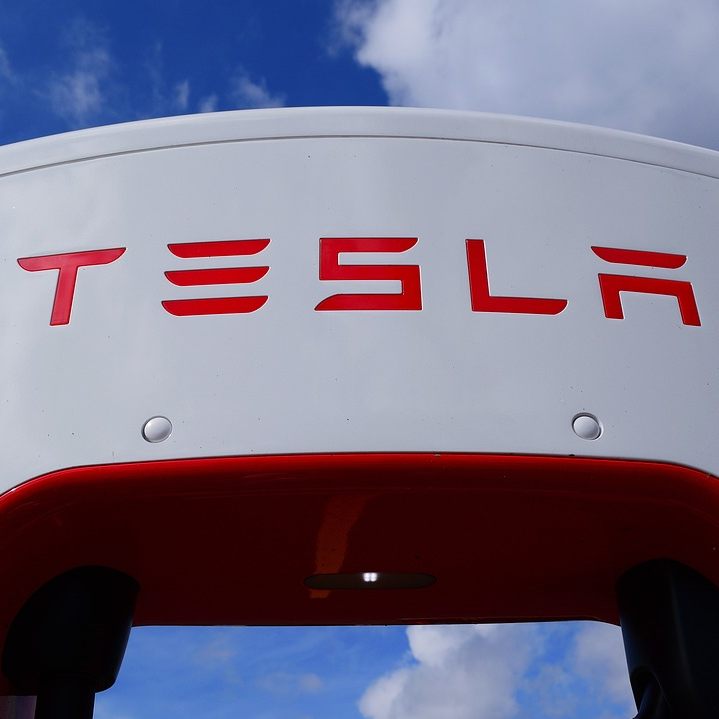 Tesla ruft wegen Gurtprobleme 125.000 Autos zurück.