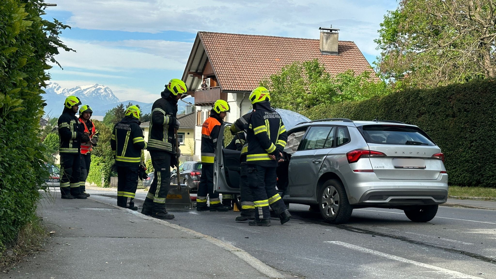 Der Pkw wurde zwischenzeitlich wieder aufgestellt. 