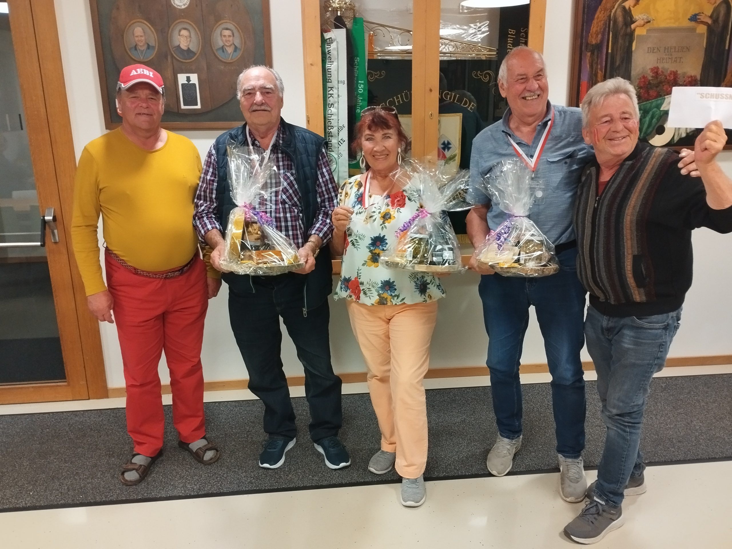 v.l.: Obmann Florian Drissner, Wolfi u. Maria Winkler, Jakob Meyer u. Much Tschohl