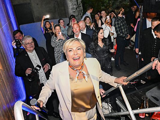Tómasdóttir besiegte Ex-Regierungschefin Jakobsdóttir