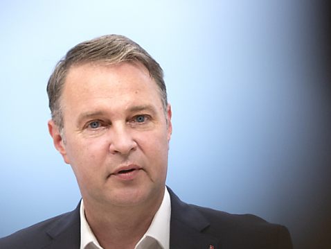 Babler will keine Verschärfung, aber Klarheit beim Asylkurs. Babler will keine Verschärfung, aber Klarheit beim Asylkurs.
