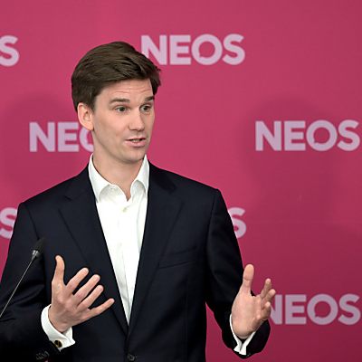 Hoyos bemängelt u. a. die Schuldenquote und ein fehlendes Klimaschutzgesetz.