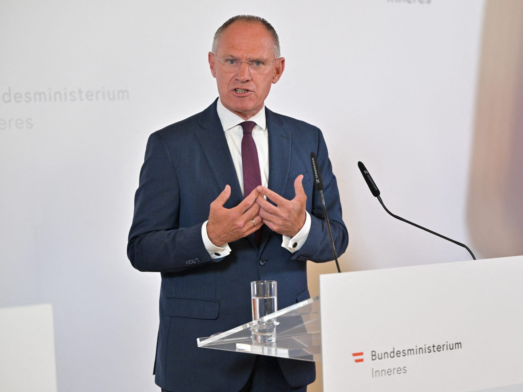 Karner lobt die "konsequenten Bekämpfung der Schleppermafia"