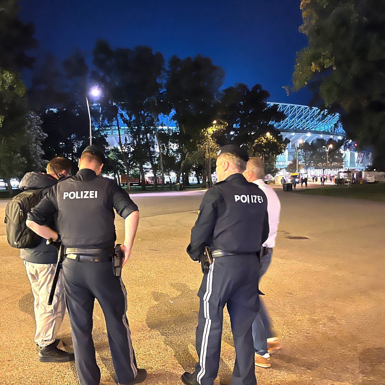 Rund um das Testspiel im Happel-Stadion wurden illegale Fanartikel beschlagnahmt.