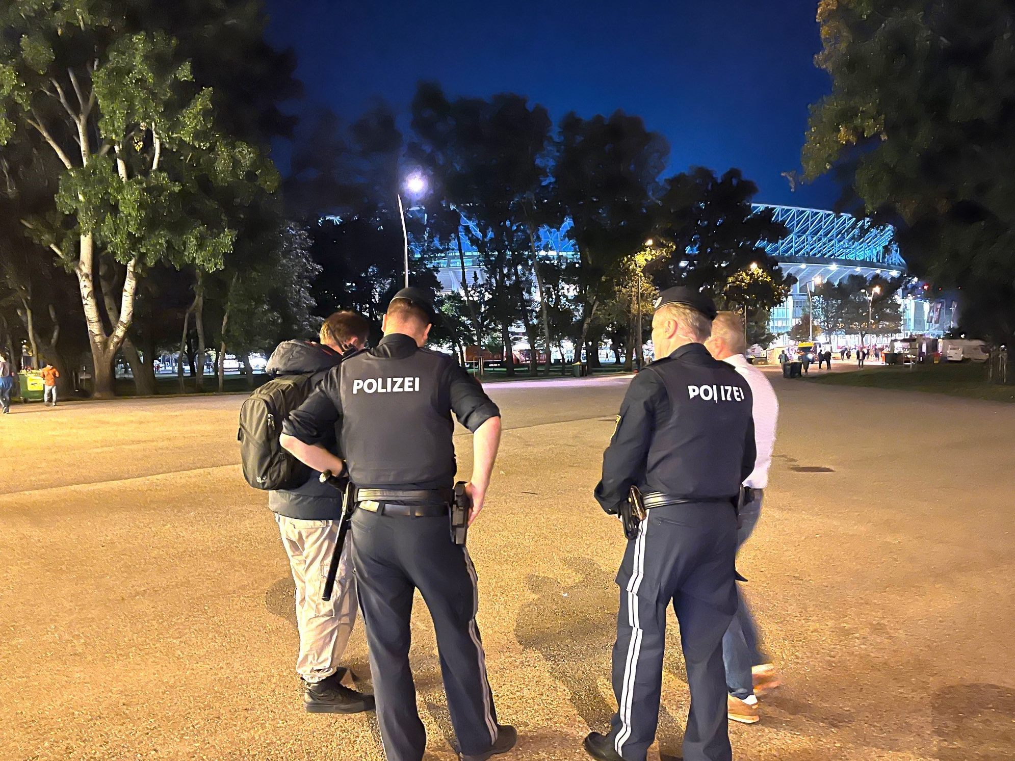 Rund um das Testspiel im Happel-Stadion wurden illegale Fanartikel beschlagnahmt.