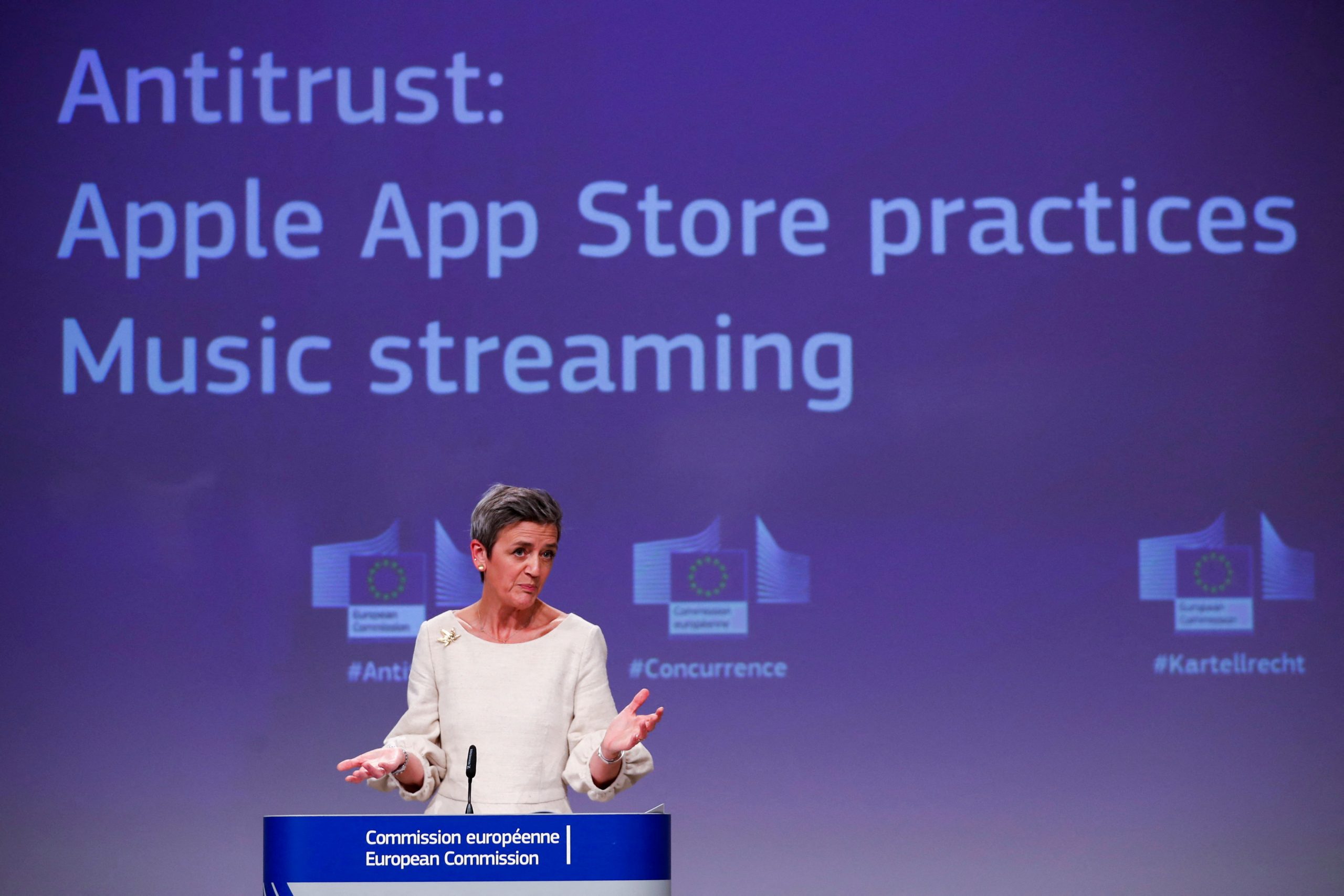 Die europäische Kommissarin für ein Europa fit für das digitale Zeitalter, Margrethe Vestager, spricht während einer Online-Pressekonferenz zum Kartellfall Apple 