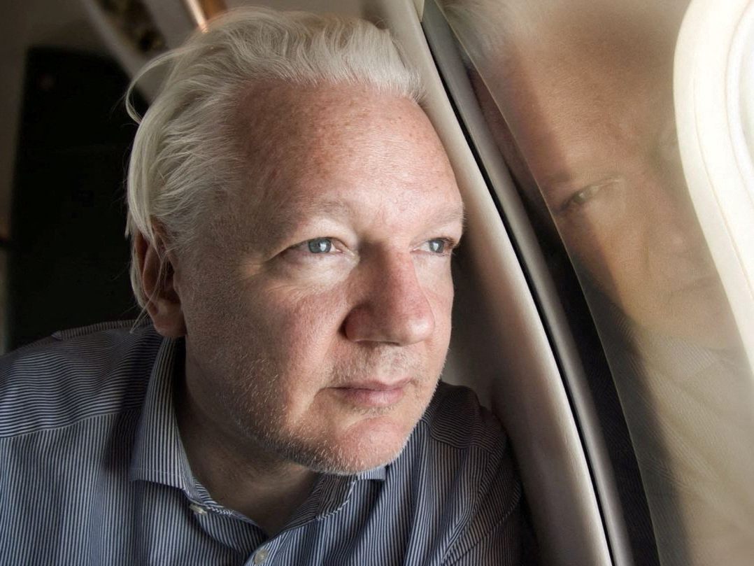 WikiLeaks-Gründer wurde aus britischem Hochsicherheitsgefängnis entlassen. WikiLeaks-Gründer wurde aus britischem Hochsicherheitsgefängnis entlassen.