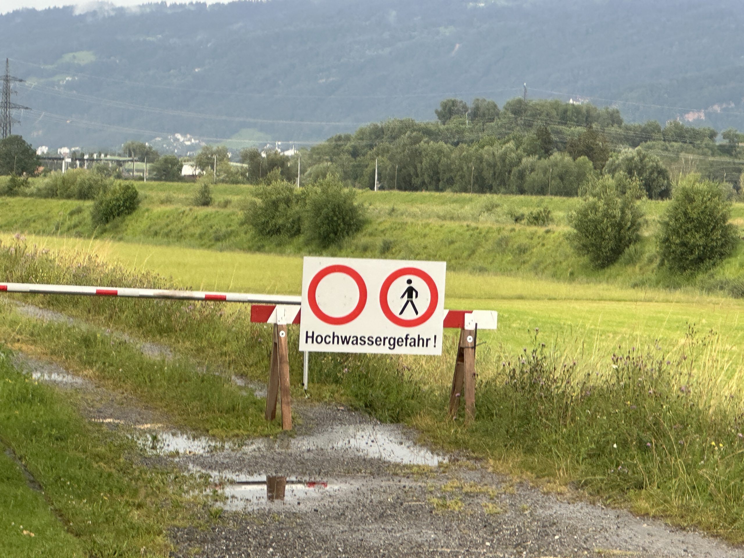 Die Sperren an den Rheinvorländern werden teilweise wieder aufgehoben.