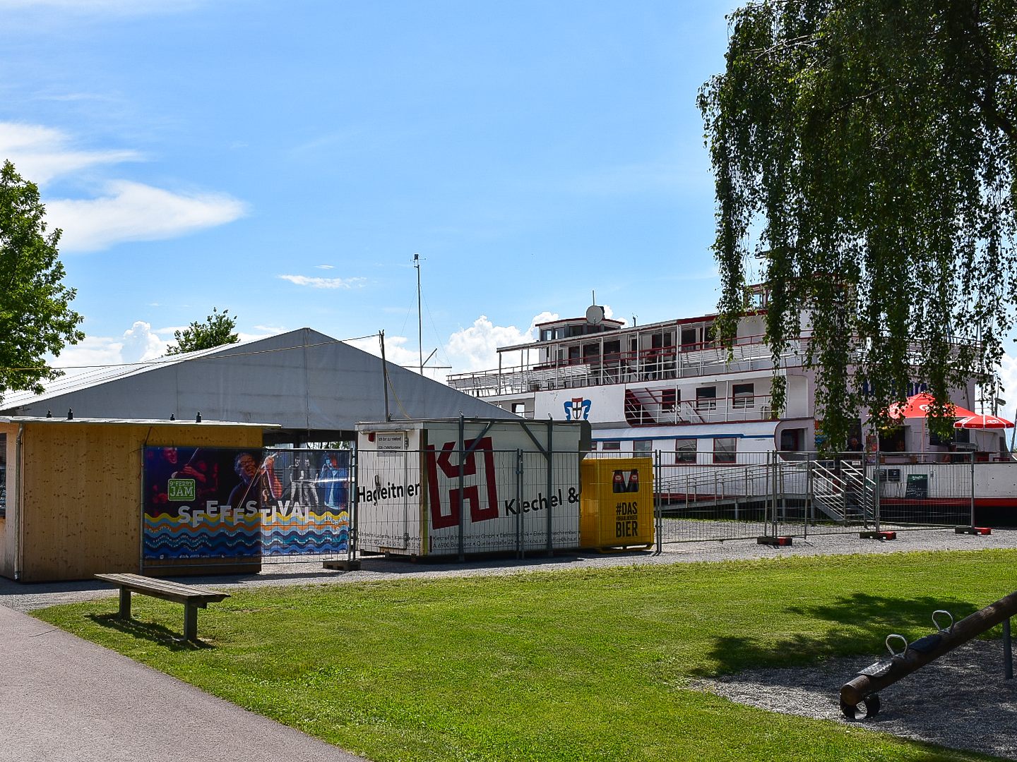 Der Platz um die "Alte Fähre" wird an vier Tagen zum Treffpunkt für Jung und Alt