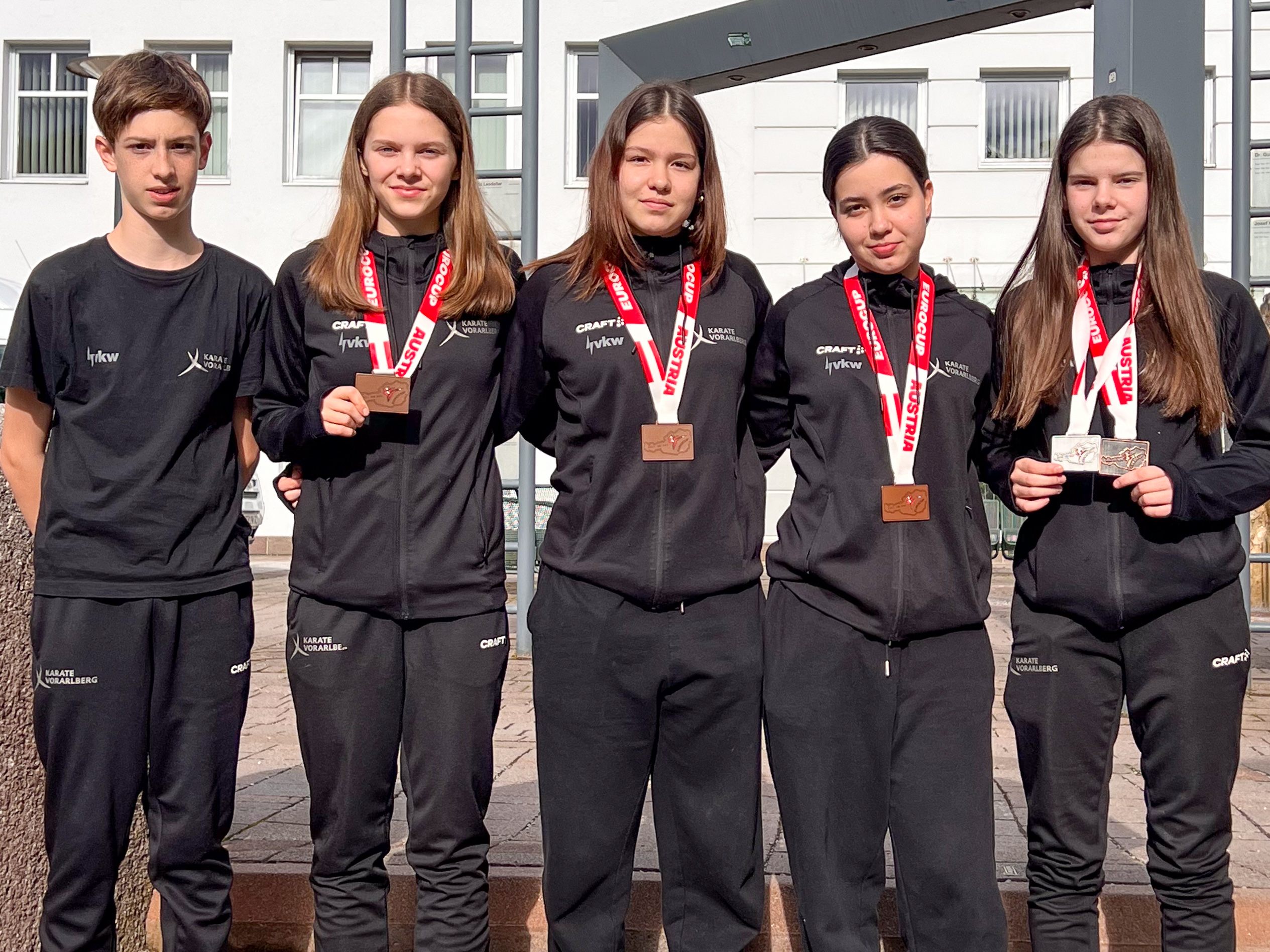 v.l.n.r. Eric Schnetzer, Aurelia Greif, Lea Rupp, Lara Rupp, Noemi Sopic v.l.n.r. Eric Schnetzer, Aurelia Greif, Lea Rupp, Lara Rupp, Noemi Sopic
