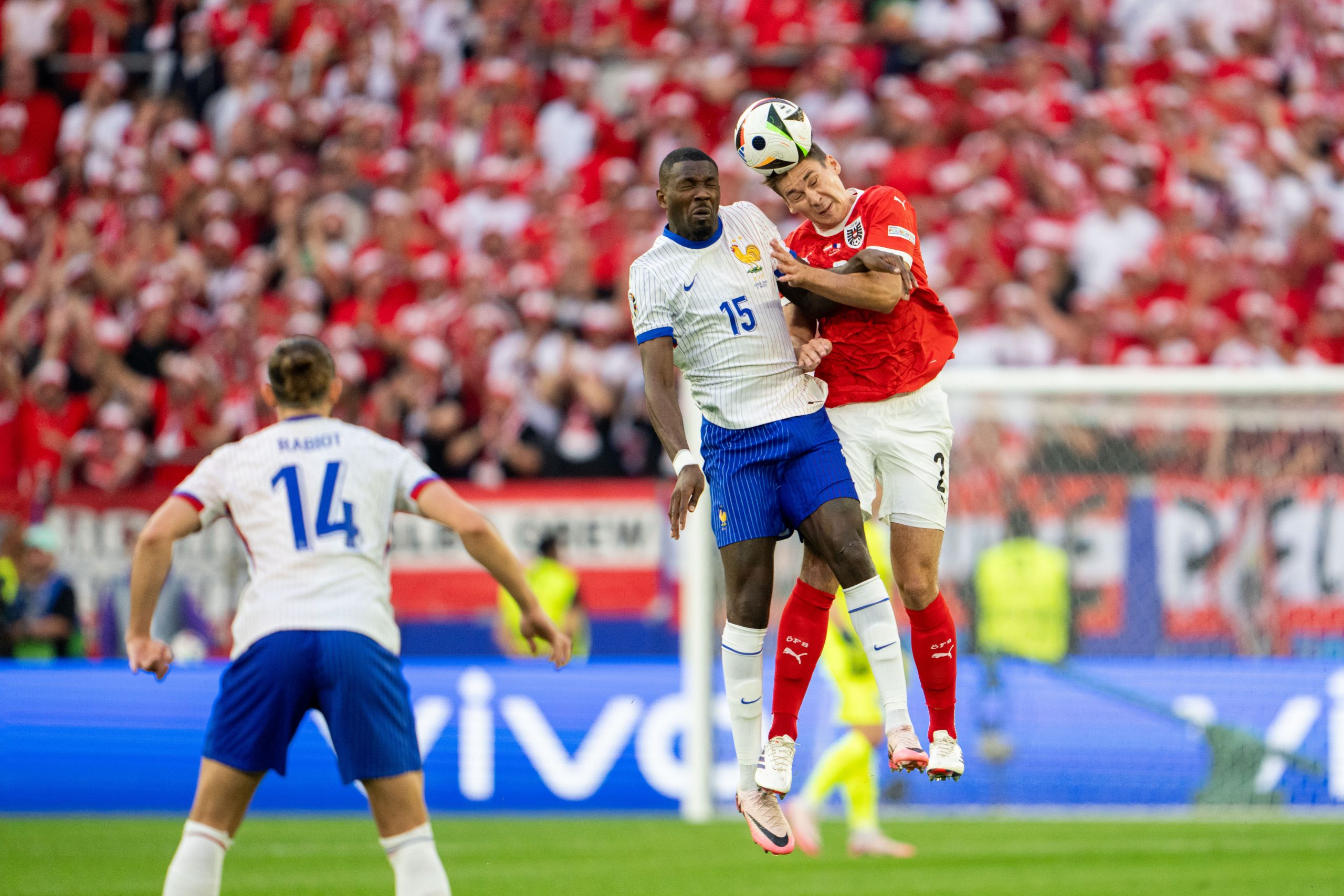 von links nach rechts: Adrien Rabiot (FRA), Marcus Thuram (FRA) und Maximilian Wöber (AUT) am Montag, 17. Juni 2024, anlässlich des UEFA EURO 2024-Spiels von links nach rechts: Adrien Rabiot (FRA), Marcus Thuram (FRA) und Maximilian Wöber (AUT) am Montag, 17. Juni 2024, anlässlich des UEFA EURO 2024-Spiels
