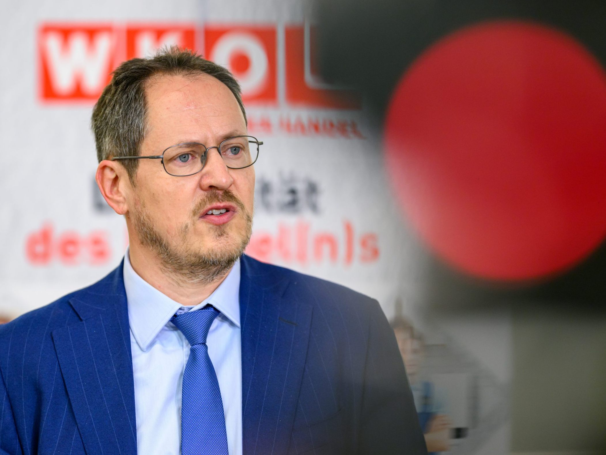 Der Handel fordert strengere Kontrollen für die Online-Händler Temu und Shein.