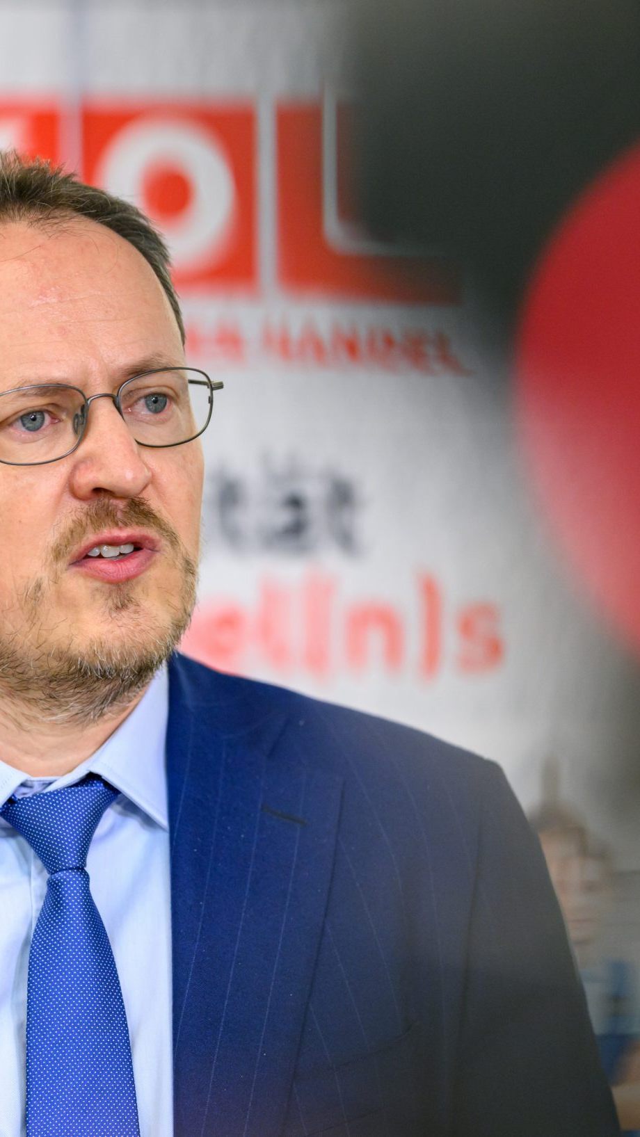 Der Handel fordert strengere Kontrollen für die Online-Händler Temu und Shein.