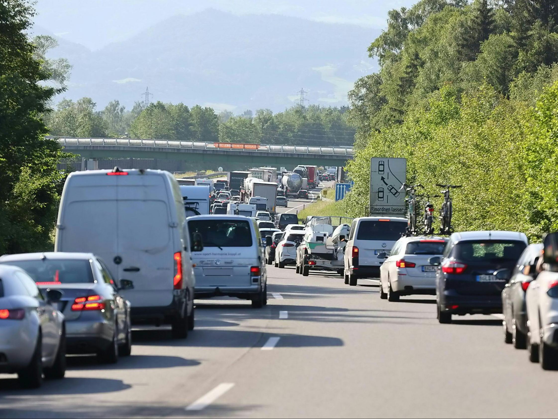 Ein Überblick über die Staugefahren zu Ferienbeginn. Ein Überblick über die Staugefahren zu Ferienbeginn.