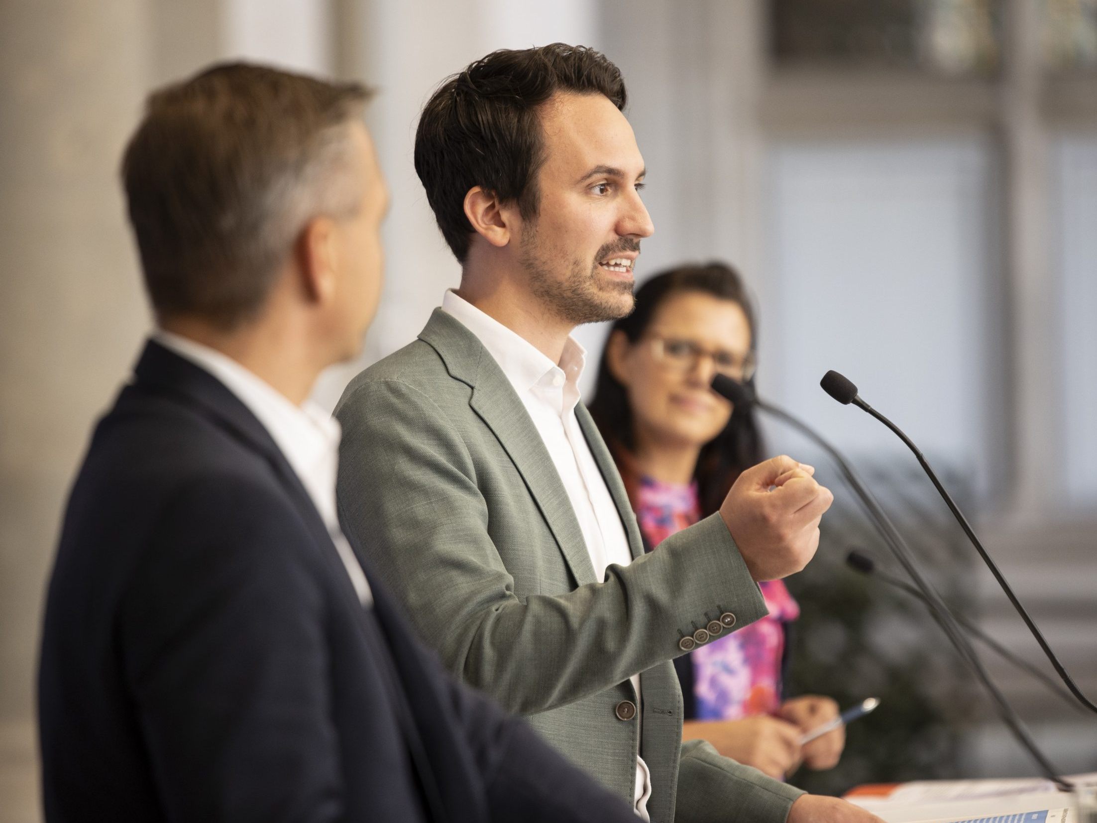 Wiens Integrationsstadtrat Wiederkehr ist weiter für eine Residenzpflicht. Wiens Integrationsstadtrat Wiederkehr ist weiter für eine Residenzpflicht.